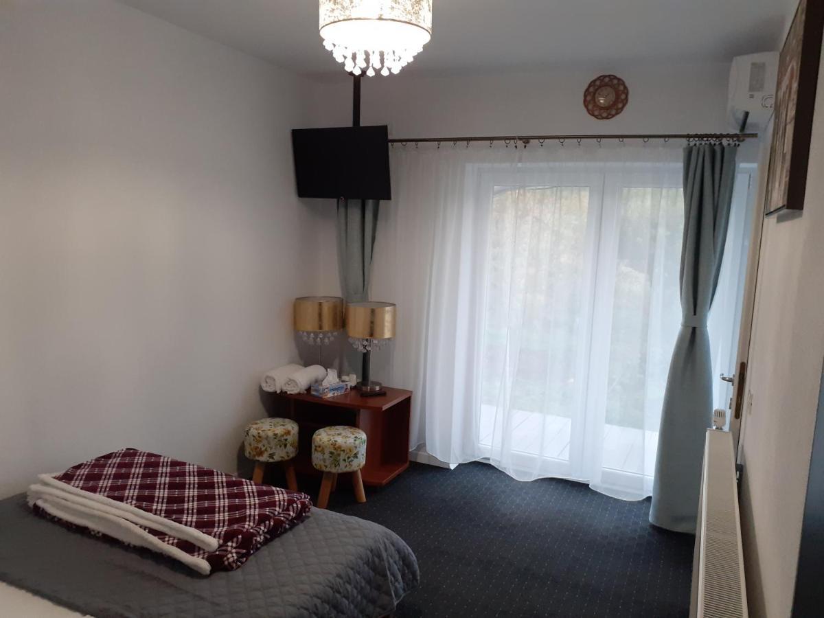 Salcia Hotel Tasnad Ngoại thất bức ảnh