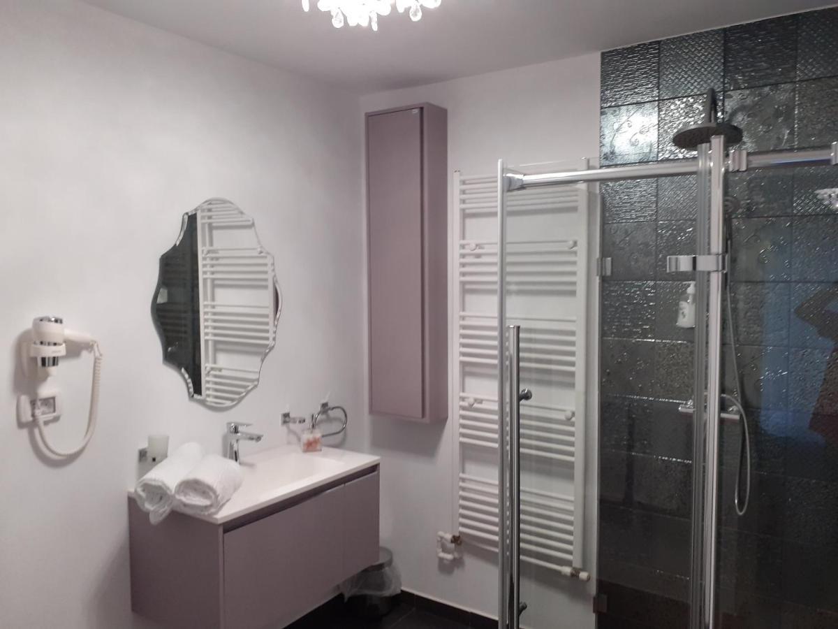 Salcia Hotel Tasnad Ngoại thất bức ảnh