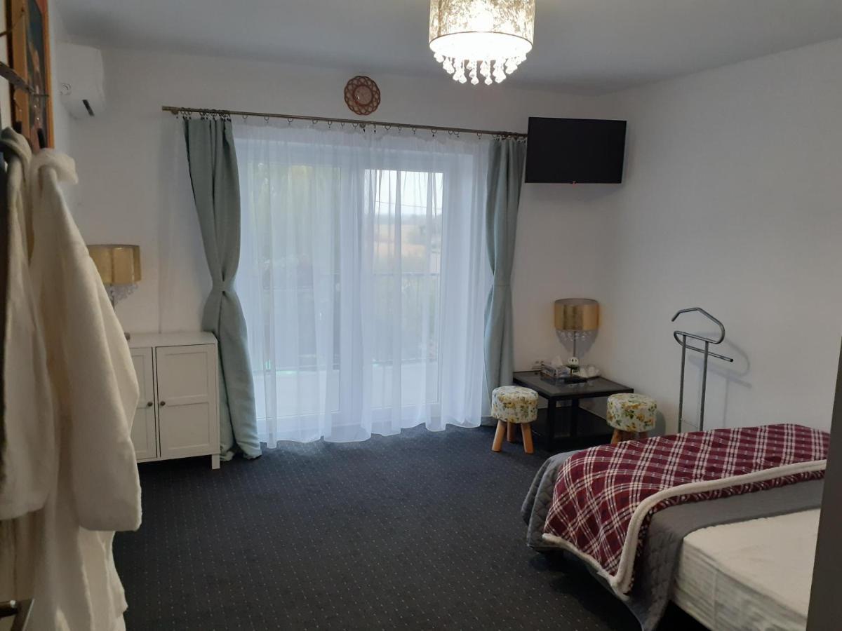 Salcia Hotel Tasnad Ngoại thất bức ảnh