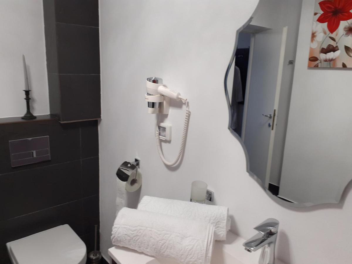 Salcia Hotel Tasnad Ngoại thất bức ảnh