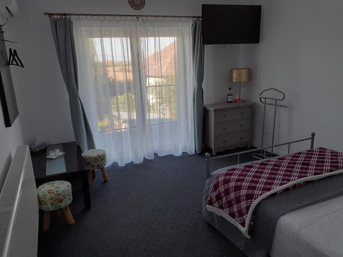 Salcia Hotel Tasnad Ngoại thất bức ảnh