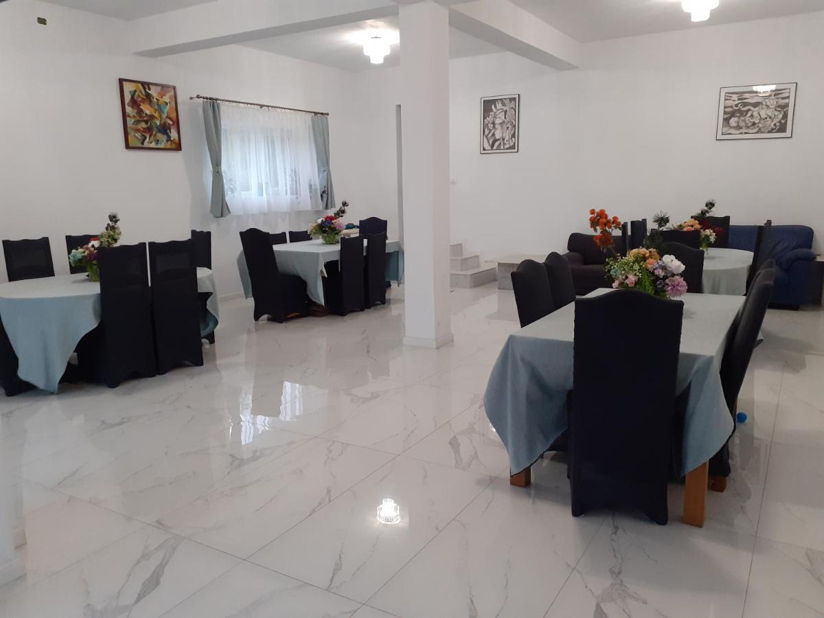 Salcia Hotel Tasnad Ngoại thất bức ảnh