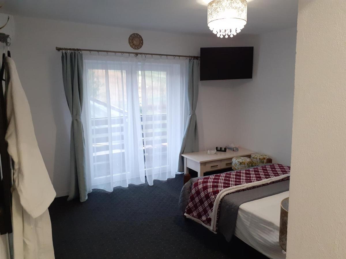 Salcia Hotel Tasnad Ngoại thất bức ảnh
