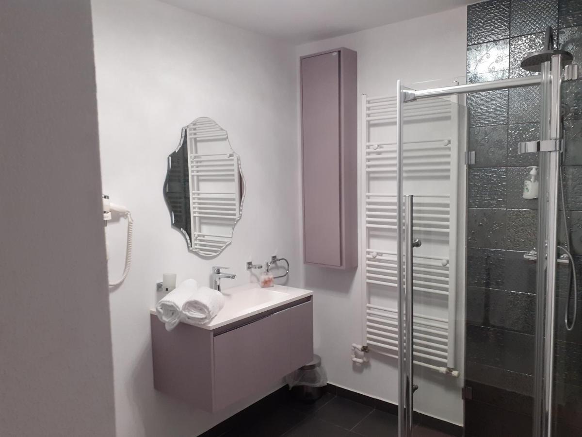 Salcia Hotel Tasnad Ngoại thất bức ảnh