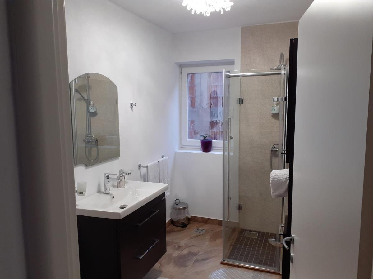 Salcia Hotel Tasnad Ngoại thất bức ảnh