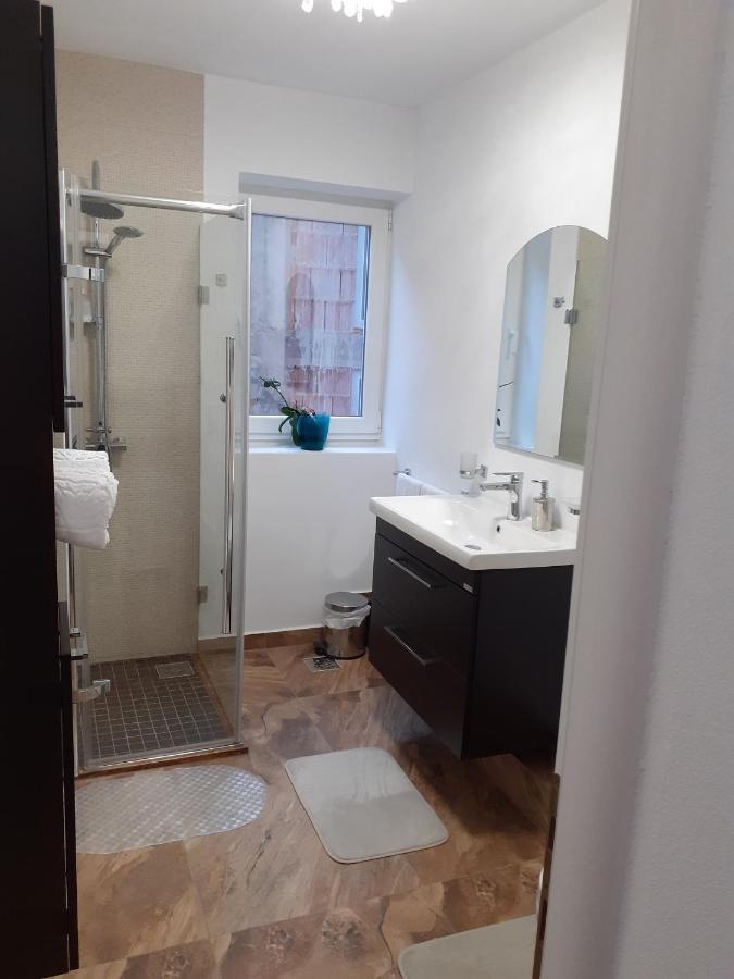 Salcia Hotel Tasnad Ngoại thất bức ảnh
